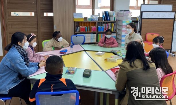 경기도교육청이 다문화학생 이중언어교육을 하고 있다. <사진=경기도교육청>