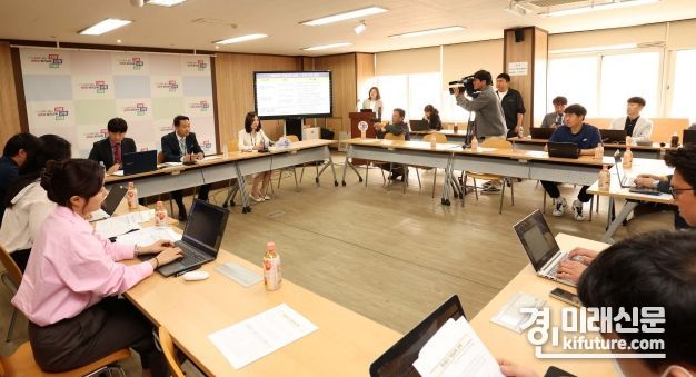 경기도교육청은 10일 브리핑룸에서 '첨단기술(하이테크) 직업교육 정책’을 발표하고 있다. <사진=경기도교육청>