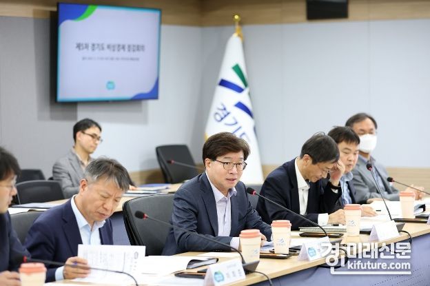 경기도가 17일 비상경제점검회의를 진행하고 있다. &lt;사진=경기도&gt;