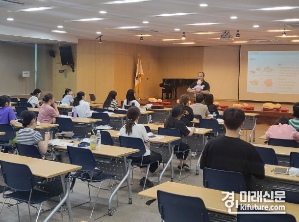 인천시교육청이 심폐소생술 등 응급처치 강사 양성과정을 진행하고 있다. <사진=인천시교육청>