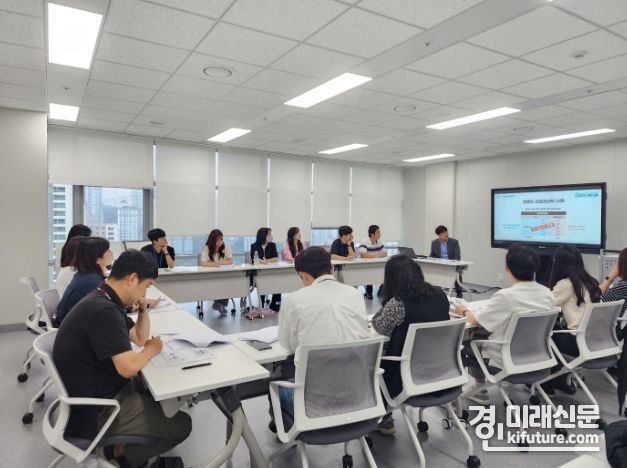 경기도교육청이 교복업무 담당자 역량 강화 연수를 실시하고 있다 .<사진=경기도교육청>