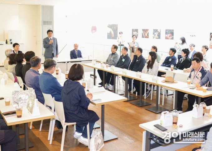인천광역시교육청이 교육감과 박물관장이 함께하는 '강화에듀투어'를 실시하고 있다. <사진=인천시교육청>