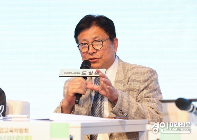 도성훈 인천광역시교육감 인천직업교육박람회 i-Job 랜선박람회 개박식에서 인사말을 하고 있다. <사진=인천시교육청>