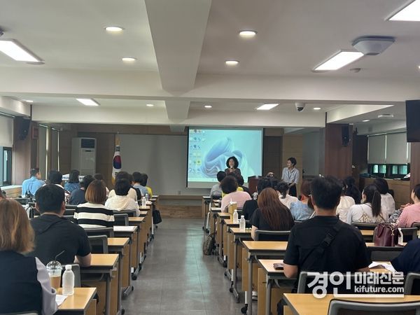 인천남부교육지원청이 특수교육대상학생 학부모를 대상으로 ‘소통의 날’ 행사를 진행하고 있다. <사진=인천시교육청>